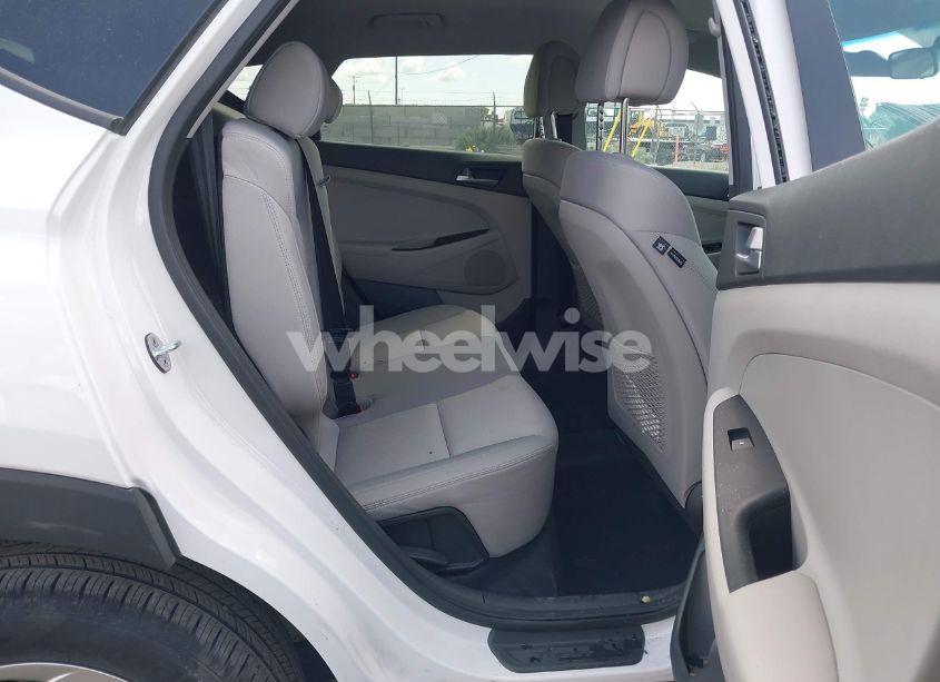 Photo 8 of 2017 Hyundai Tucson SE (VIN KM8J3CA43HU317883)