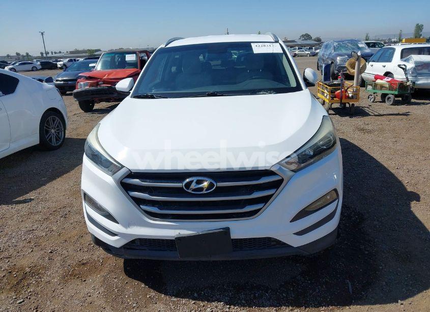 Photo 12 of 2017 Hyundai Tucson SE (VIN KM8J3CA43HU566474)