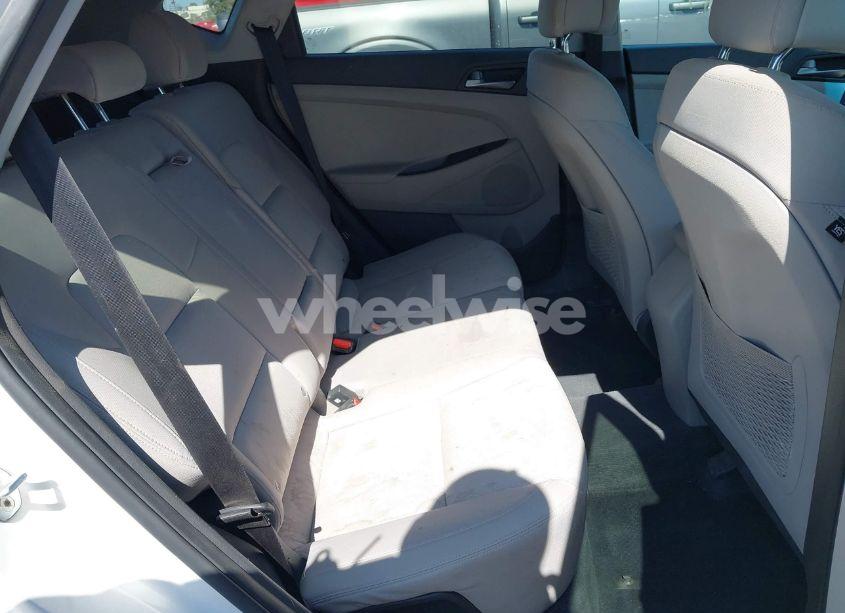 Photo 8 of 2017 Hyundai Tucson SE (VIN KM8J3CA43HU566474)