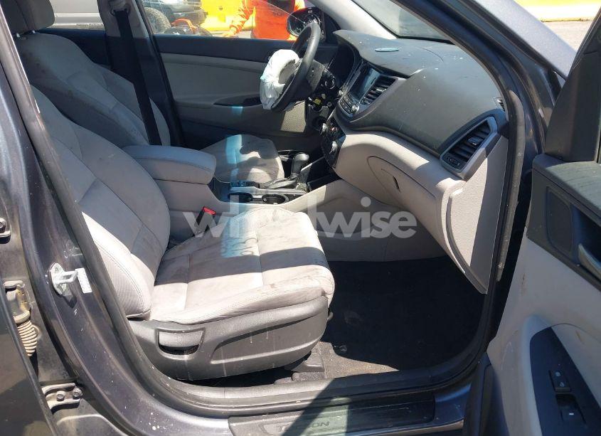 Photo 5 of 2018 Hyundai Tucson SEL (VIN KM8J3CA43JU596919)