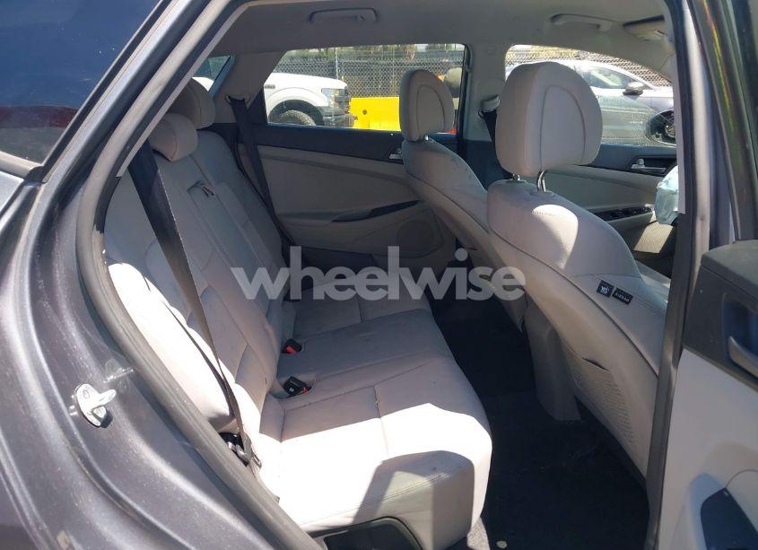 Photo 8 of 2018 Hyundai Tucson SEL (VIN KM8J3CA43JU596919)