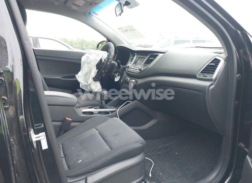 Photo 5 of 2017 Hyundai Tucson SE (VIN KM8J3CA44HU524797)