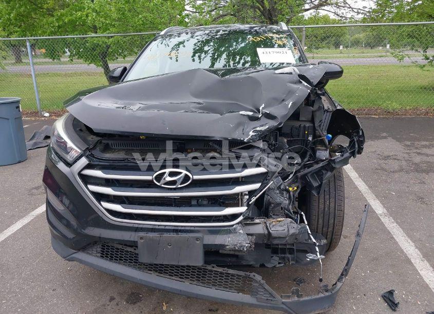 Photo 6 of 2017 Hyundai Tucson SE (VIN KM8J3CA44HU524797)