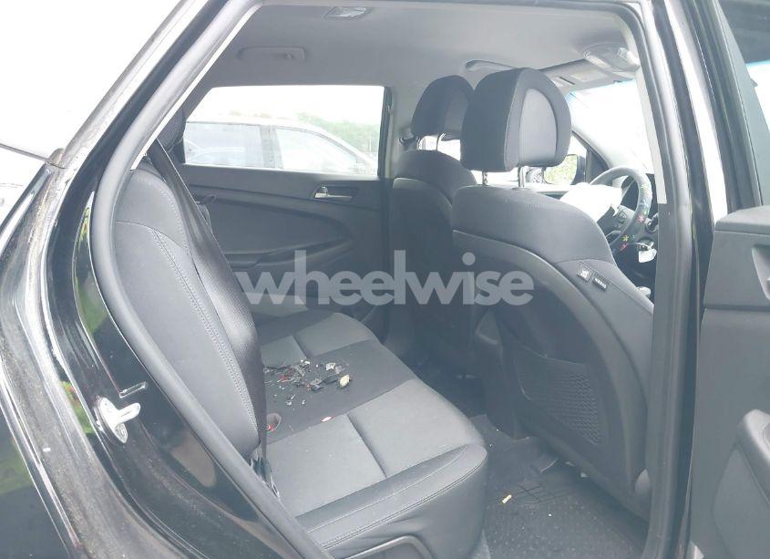 Photo 8 of 2017 Hyundai Tucson SE (VIN KM8J3CA44HU524797)