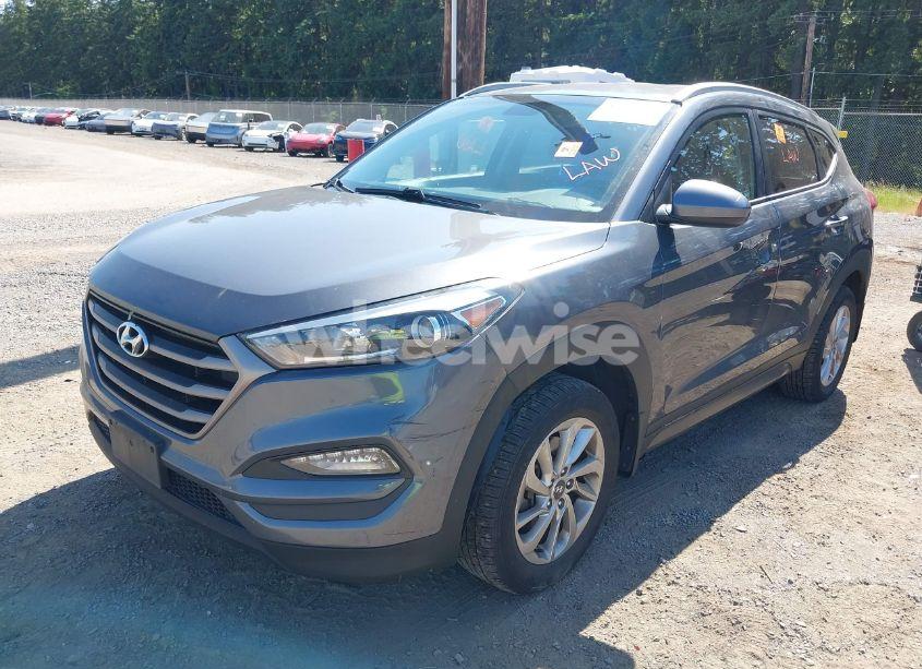 Photo 2 of 2016 Hyundai Tucson SE (VIN KM8J3CA45GU236592)