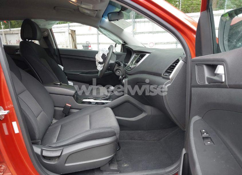 Photo 5 of 2017 Hyundai Tucson SE (VIN KM8J3CA45HU413840)