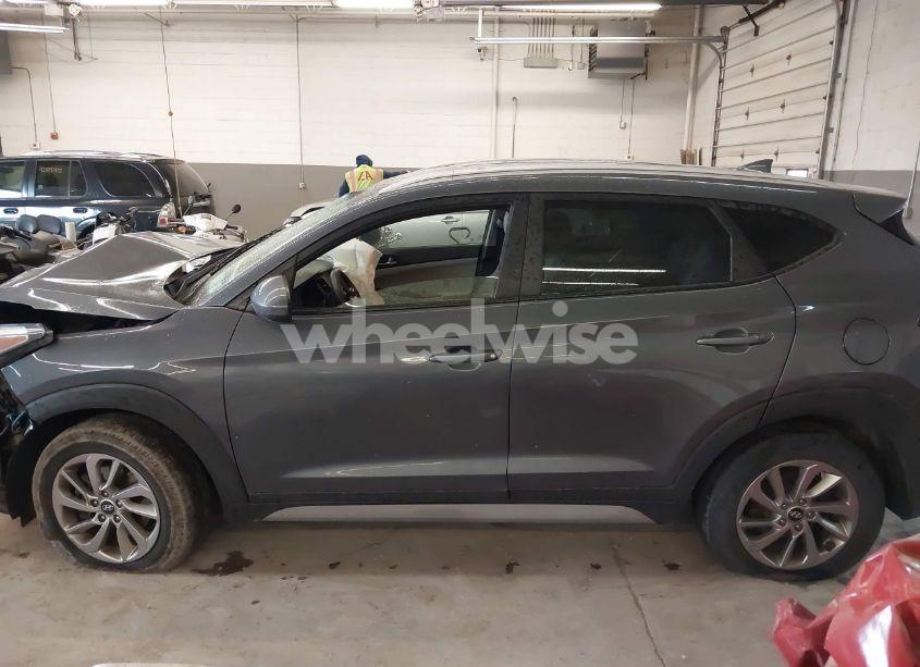 Photo 15 of 2018 Hyundai Tucson SEL (VIN KM8J3CA45JU681289)