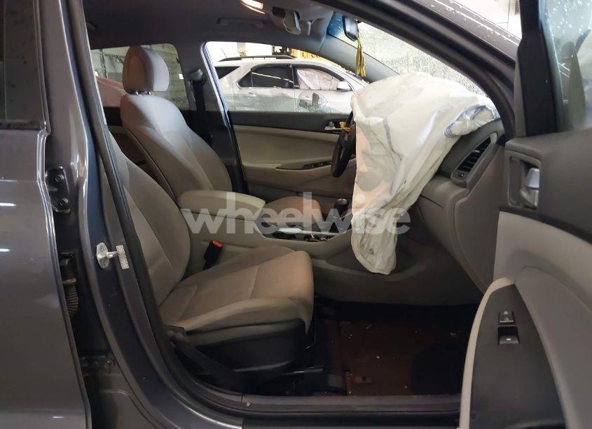 Photo 5 of 2018 Hyundai Tucson SEL (VIN KM8J3CA45JU681289)