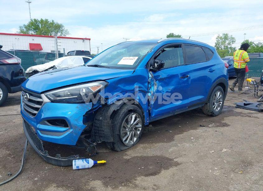 Photo 2 of 2016 Hyundai Tucson SE (VIN KM8J3CA46GU158341)