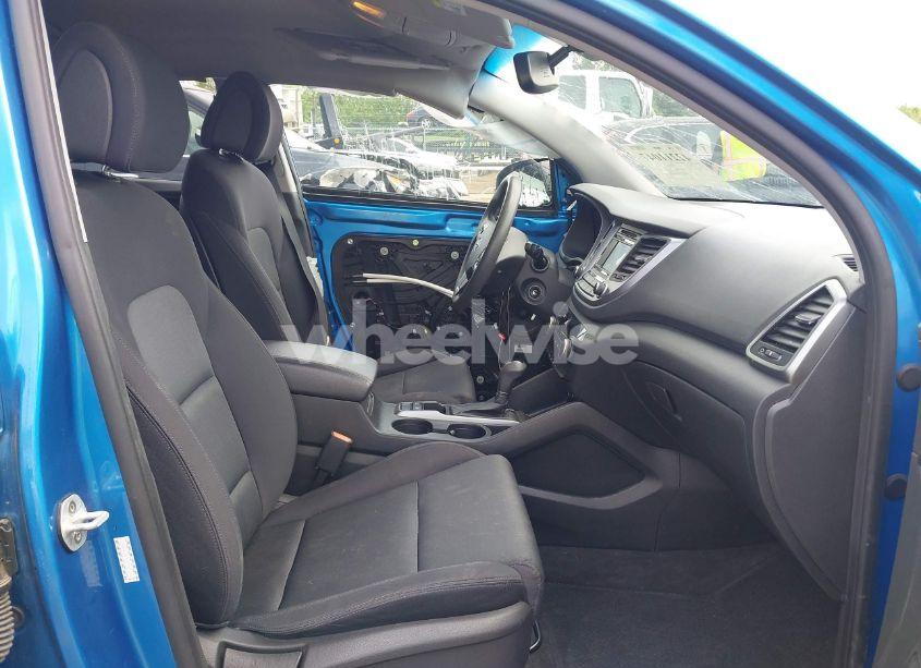 Photo 5 of 2016 Hyundai Tucson SE (VIN KM8J3CA46GU158341)