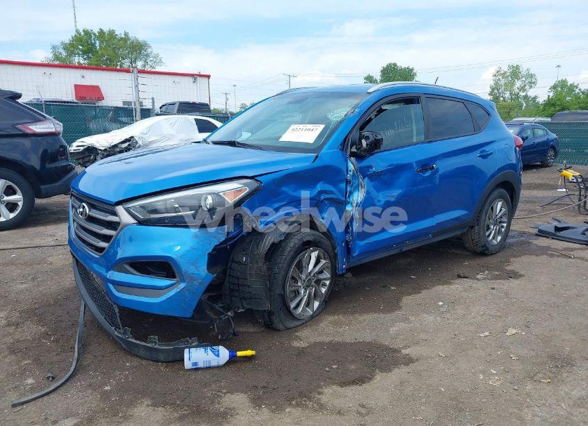 Photo 6 of 2016 Hyundai Tucson SE (VIN KM8J3CA46GU158341)