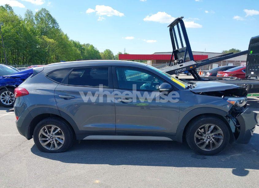 Photo 13 of 2017 Hyundai Tucson SE PLUS (VIN KM8J3CA46HU441212)