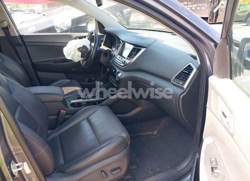 Photo 5 of 2017 Hyundai Tucson SE PLUS (VIN KM8J3CA46HU441212)