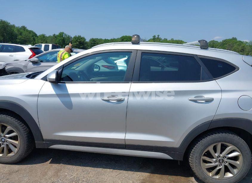 Photo 14 of 2017 Hyundai Tucson SE (VIN KM8J3CA46HU476445)