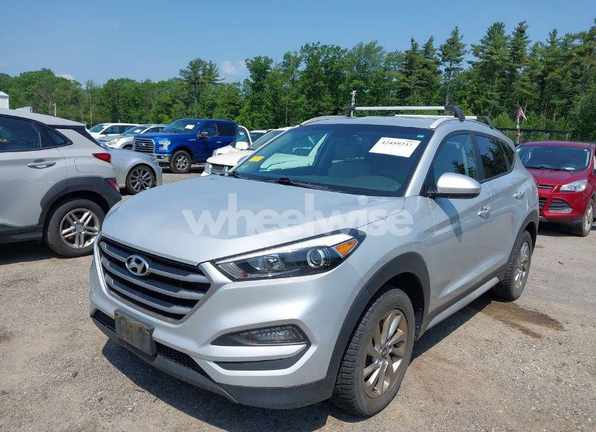 Photo 2 of 2017 Hyundai Tucson SE (VIN KM8J3CA46HU476445)
