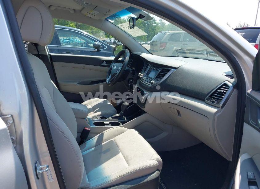 Photo 5 of 2017 Hyundai Tucson SE (VIN KM8J3CA46HU476445)