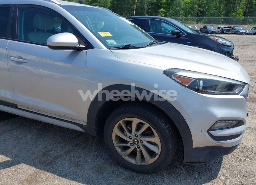 Photo 6 of 2017 Hyundai Tucson SE (VIN KM8J3CA46HU476445)