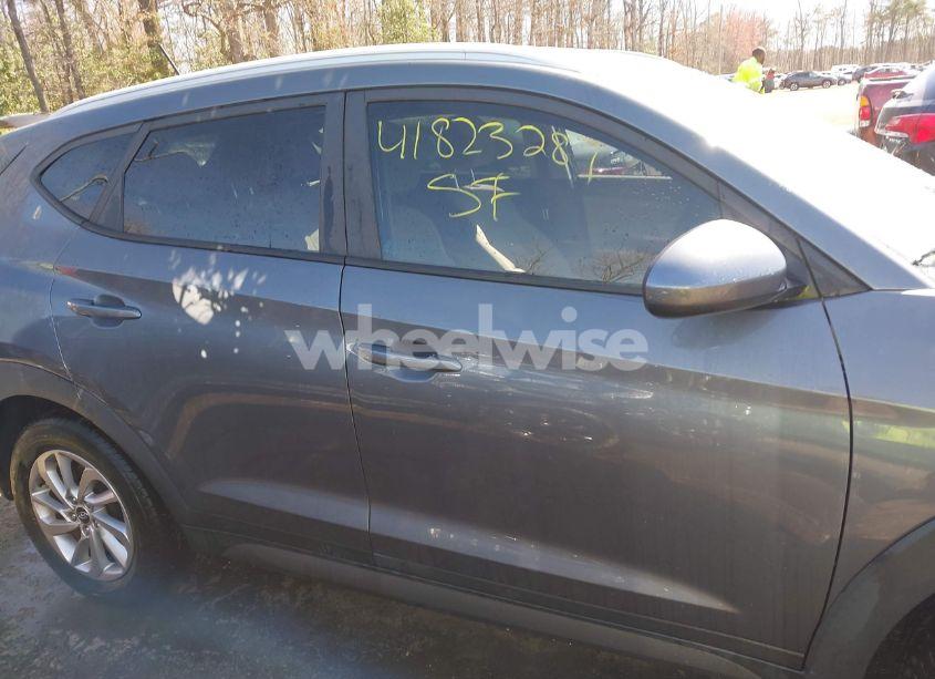 Photo 12 of 2016 Hyundai Tucson SE (VIN KM8J3CA47GU217090)