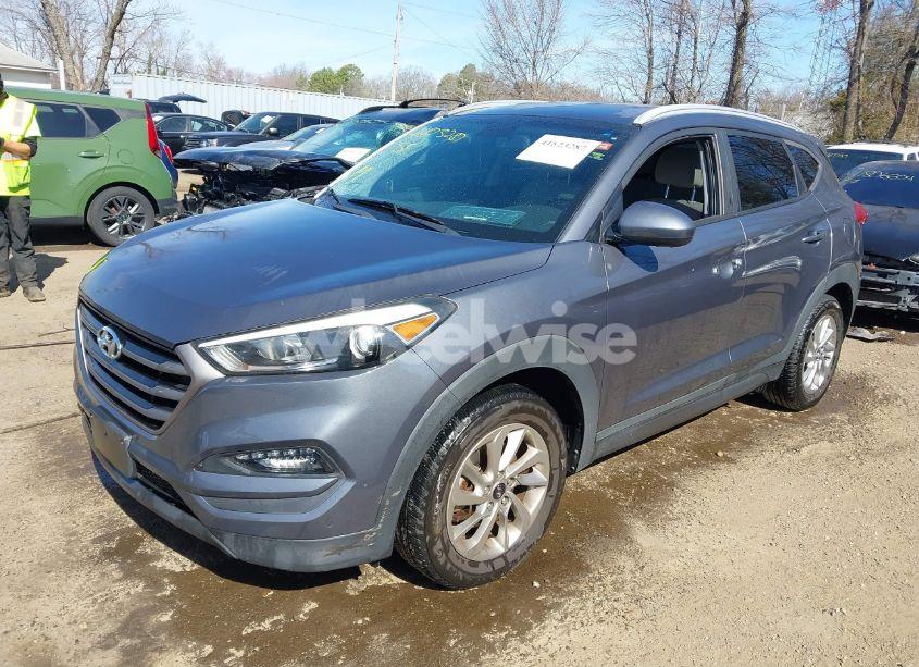 Photo 2 of 2016 Hyundai Tucson SE (VIN KM8J3CA47GU217090)