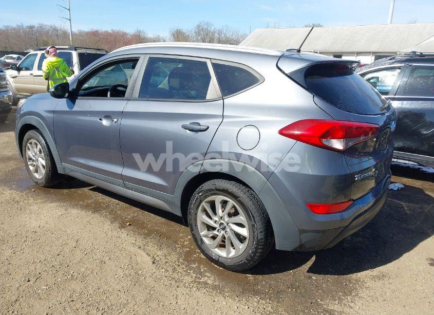 Photo 3 of 2016 Hyundai Tucson SE (VIN KM8J3CA47GU217090)