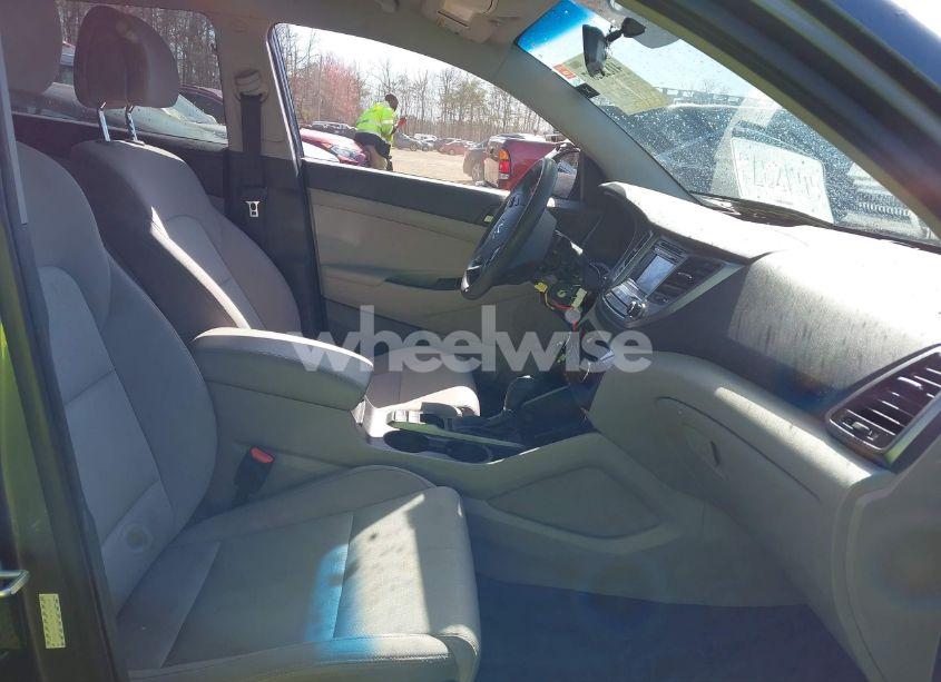 Photo 5 of 2016 Hyundai Tucson SE (VIN KM8J3CA47GU217090)