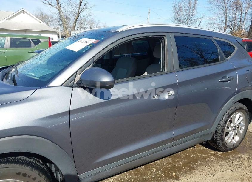 Photo 6 of 2016 Hyundai Tucson SE (VIN KM8J3CA47GU217090)