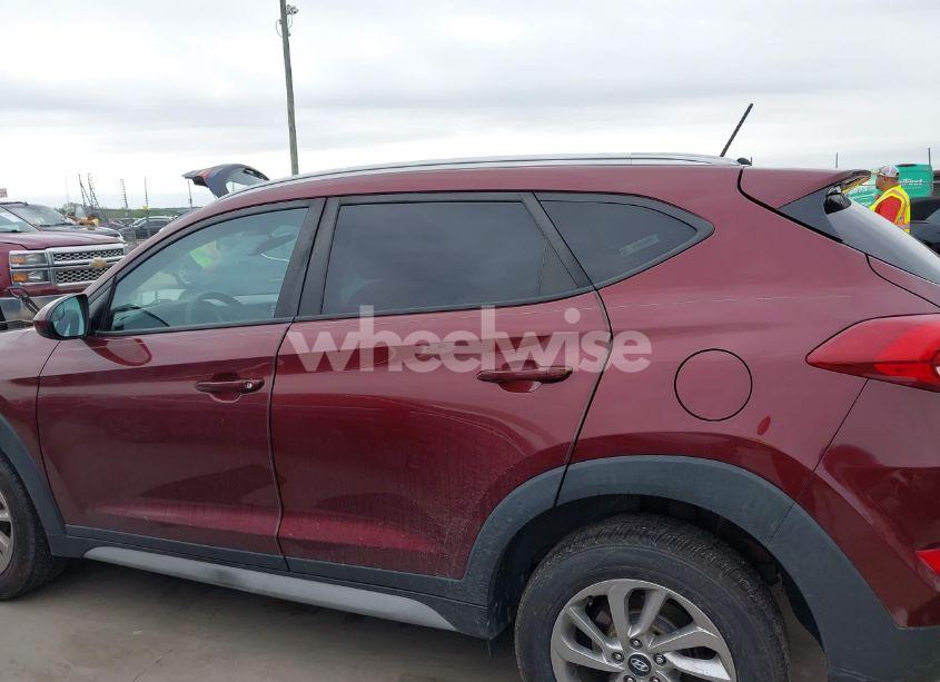 Photo 14 of 2017 Hyundai Tucson SE (VIN KM8J3CA47HU468807)