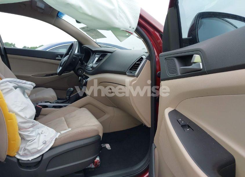 Photo 5 of 2017 Hyundai Tucson SE (VIN KM8J3CA47HU468807)