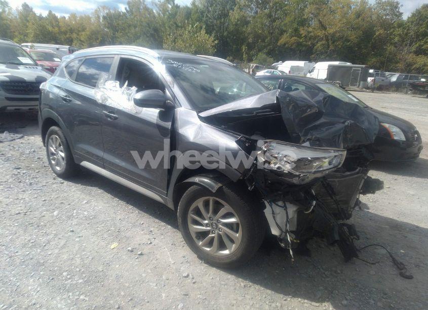 2017 Hyundai Tucson SE (VIN KM8J3CA47HU574450) main photo