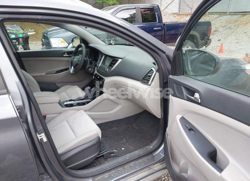 Photo 5 of 2018 Hyundai Tucson SEL (VIN KM8J3CA47JU682850)