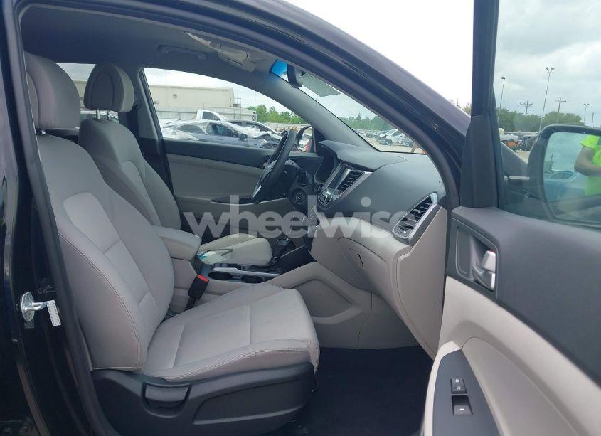 Photo 5 of 2018 Hyundai Tucson SEL (VIN KM8J3CA47JU696408)