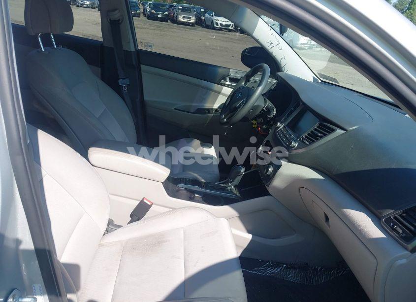 Photo 5 of 2018 Hyundai Tucson SEL (VIN KM8J3CA47JU756140)