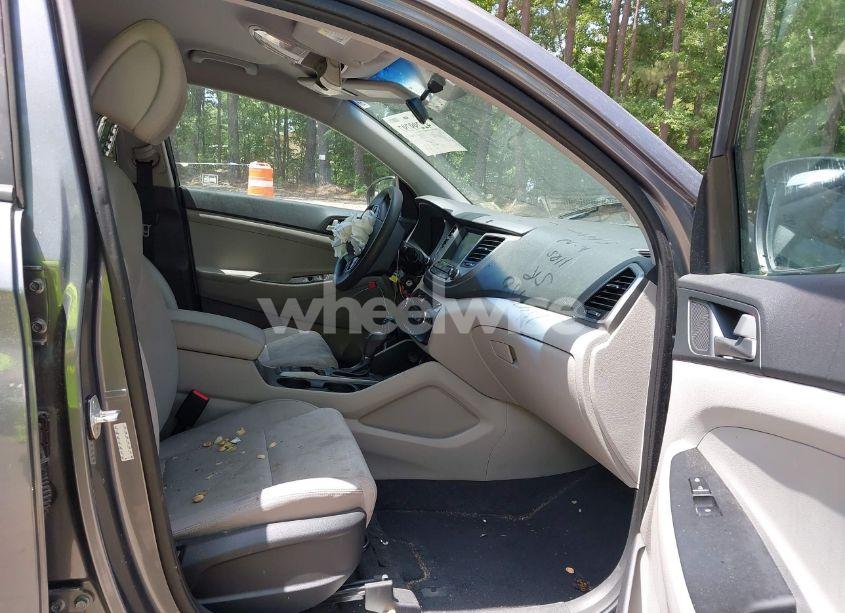 Photo 5 of 2018 Hyundai Tucson SEL (VIN KM8J3CA48JU728282)