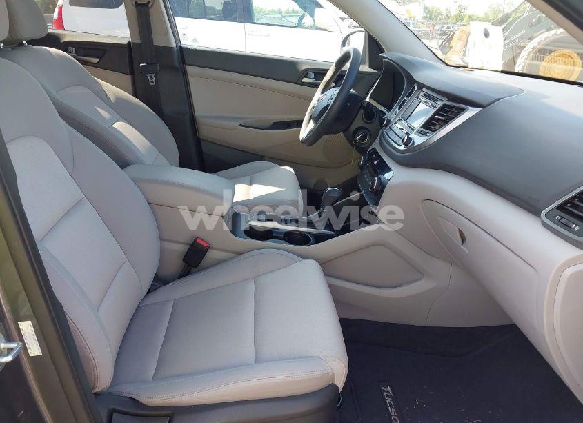 Photo 5 of 2017 Hyundai Tucson SE (VIN KM8J3CA49HU288941)