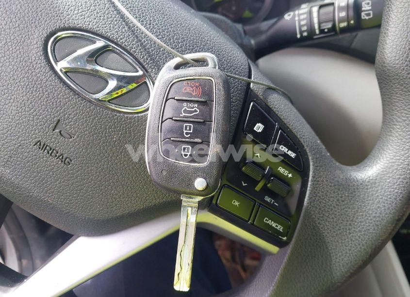 Photo 11 of 2017 Hyundai Tucson SE (VIN KM8J3CA49HU316866)