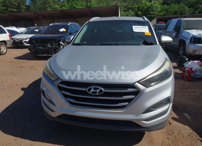 Photo 12 of 2017 Hyundai Tucson SE (VIN KM8J3CA49HU316866)
