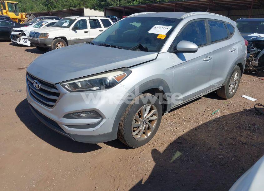 Photo 2 of 2017 Hyundai Tucson SE (VIN KM8J3CA49HU316866)