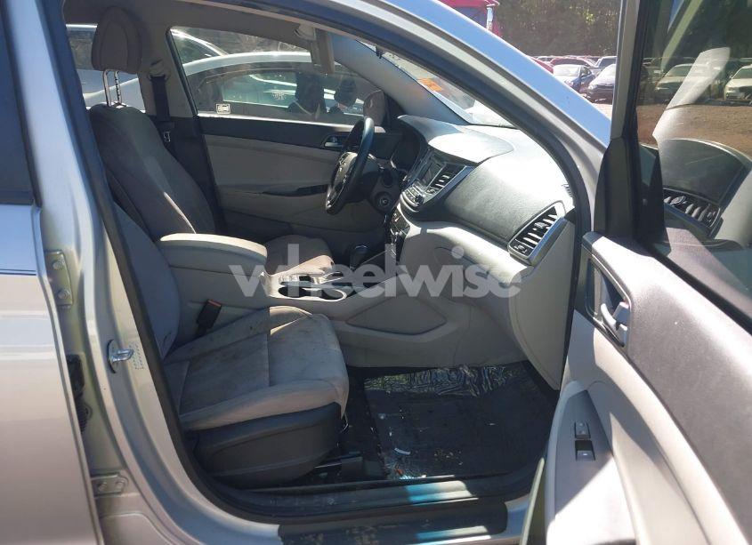 Photo 5 of 2017 Hyundai Tucson SE (VIN KM8J3CA49HU316866)