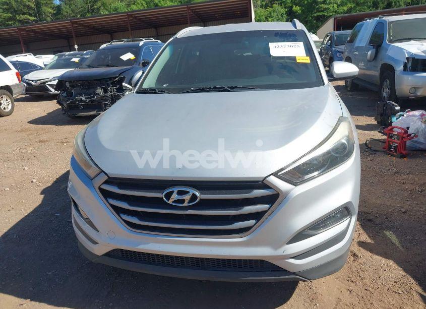 Photo 6 of 2017 Hyundai Tucson SE (VIN KM8J3CA49HU316866)
