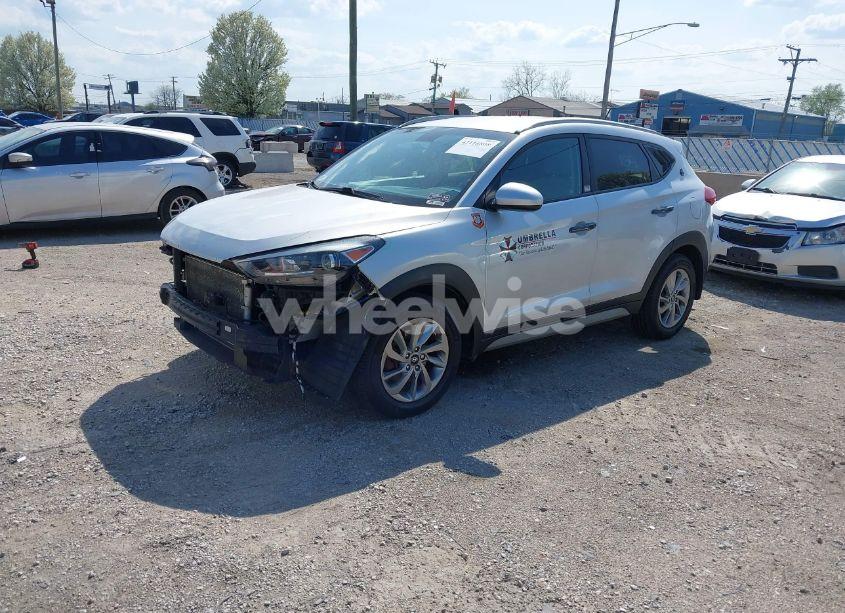 Photo 2 of 2017 Hyundai Tucson SE (VIN KM8J3CA49HU415672)