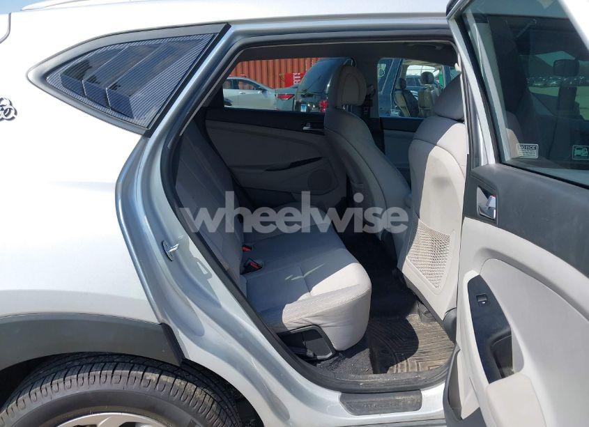 Photo 8 of 2017 Hyundai Tucson SE (VIN KM8J3CA49HU415672)