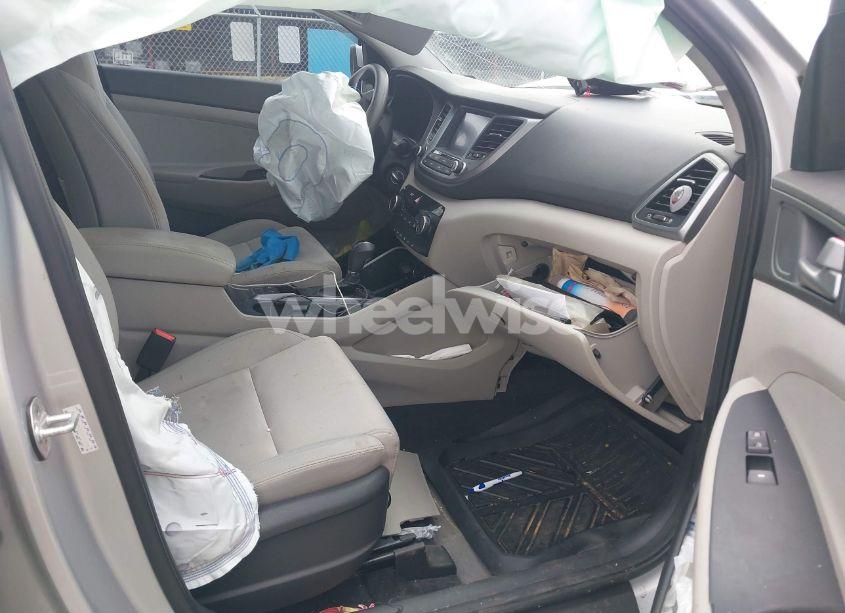 Photo 5 of 2018 Hyundai Tucson SEL (VIN KM8J3CA49JU676693)