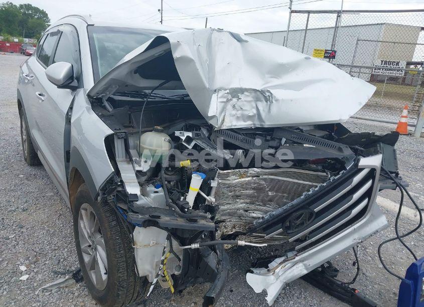 Photo 6 of 2018 Hyundai Tucson SEL (VIN KM8J3CA49JU676693)