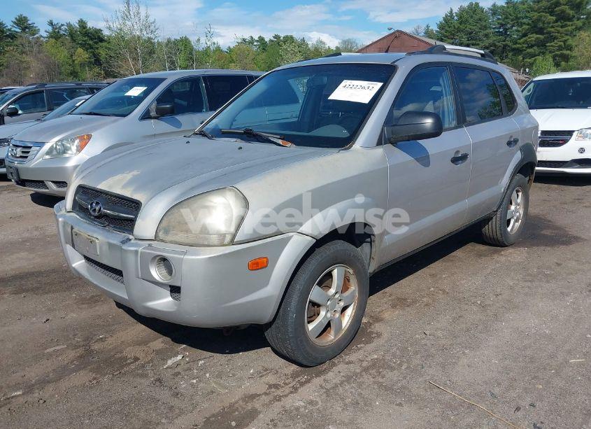 Photo 2 of 2005 Hyundai Tucson GL (VIN KM8JM12B45U117797)