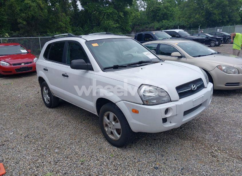 2005 Hyundai Tucson GL (VIN KM8JM12B75U086898) main photo