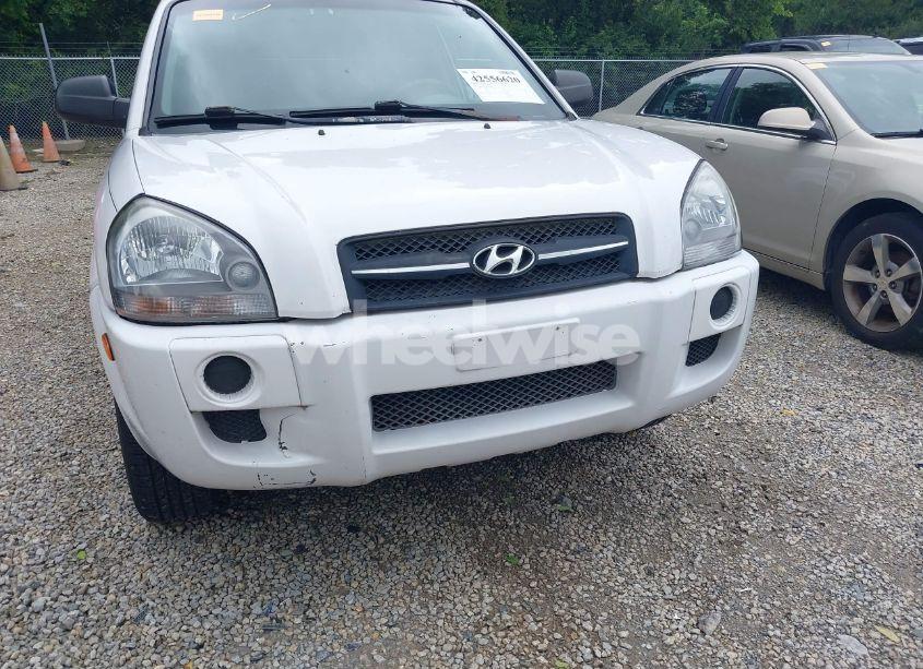 Photo 6 of 2005 Hyundai Tucson GL (VIN KM8JM12B75U086898)