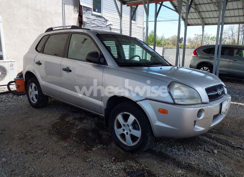 2005 Hyundai Tucson GL (VIN KM8JM12B85U175167) main photo
