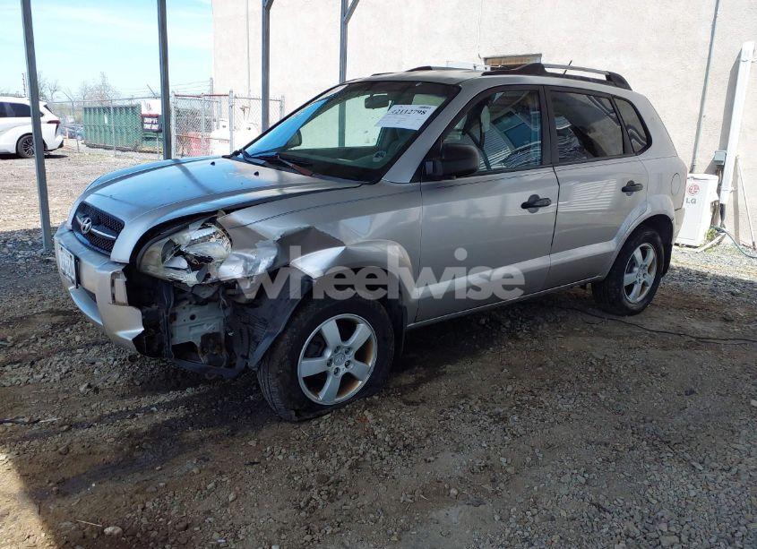 Photo 2 of 2005 Hyundai Tucson GL (VIN KM8JM12B85U175167)