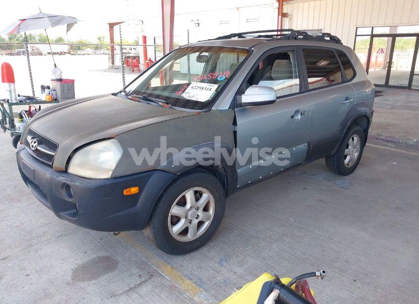 Photo 2 of 2005 Hyundai Tucson GLS/LX (VIN KM8JN12D05U178515)