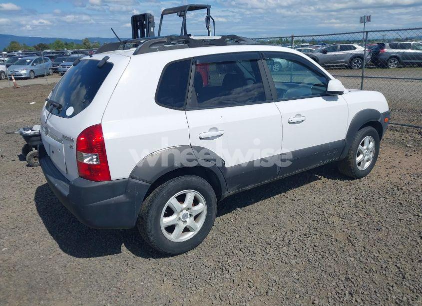 Photo 4 of 2005 Hyundai Tucson GLS/LX (VIN KM8JN12D45U193826)